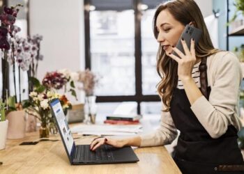 Nowe doświadczenia z AI dzięki laptopom ThinkPad i IdeaPad od Lenovo